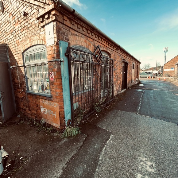 Meet your Posher, Miss Decades - Picture 4 of 9